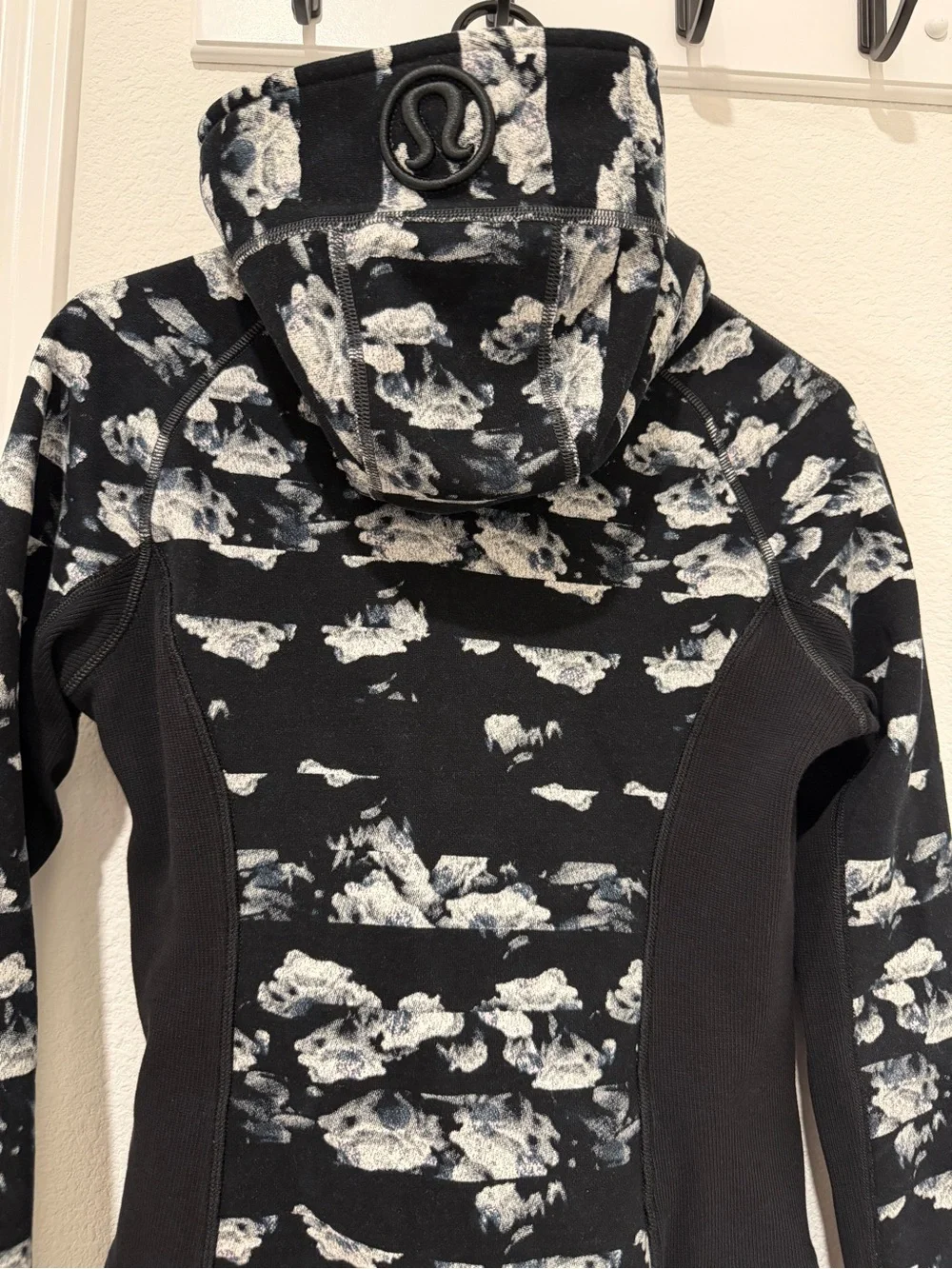Lululemon Scuba Hoodie - Sz 6